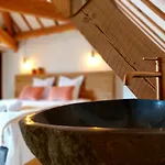 Pensión Les De Petit Bomal 4*