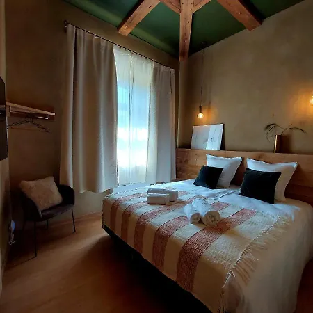 Les De Petit Bomal 4*